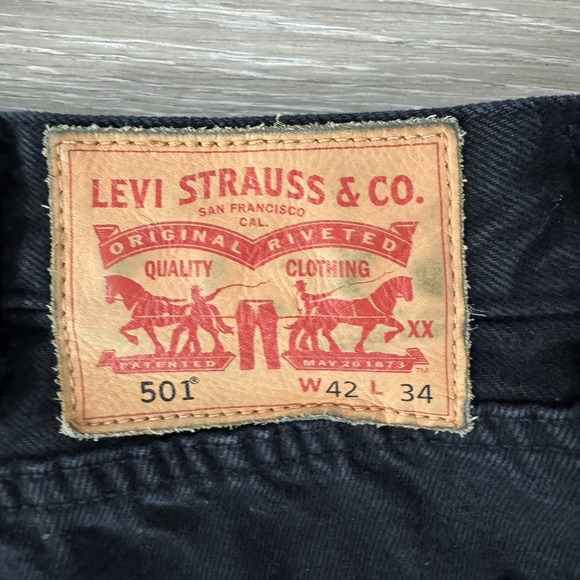 Levis 501 Black Straight Button Fly Mid Rise Denim Jeans Men's Size 42x30 - Picture 4 of 6